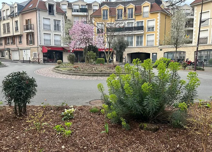 Studio Spacieux 4 Personnes Avec Terrasse Privee & Bureau - Gare A 4Min, Paris En 30Min
