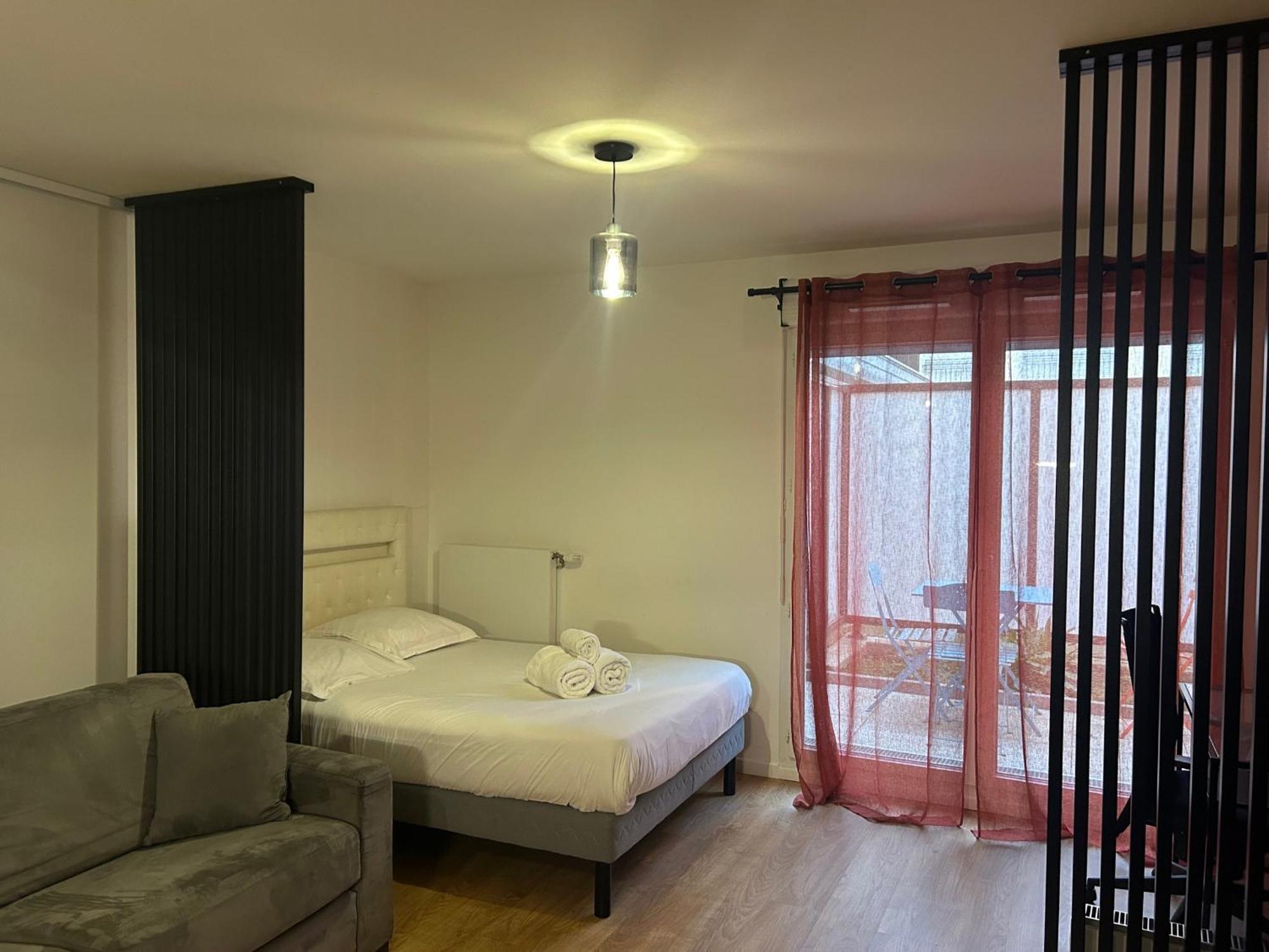 Spacieux 4 Personnes Avec Terrasse Privee & Bureau - Gare A 4min, Paris En 30min