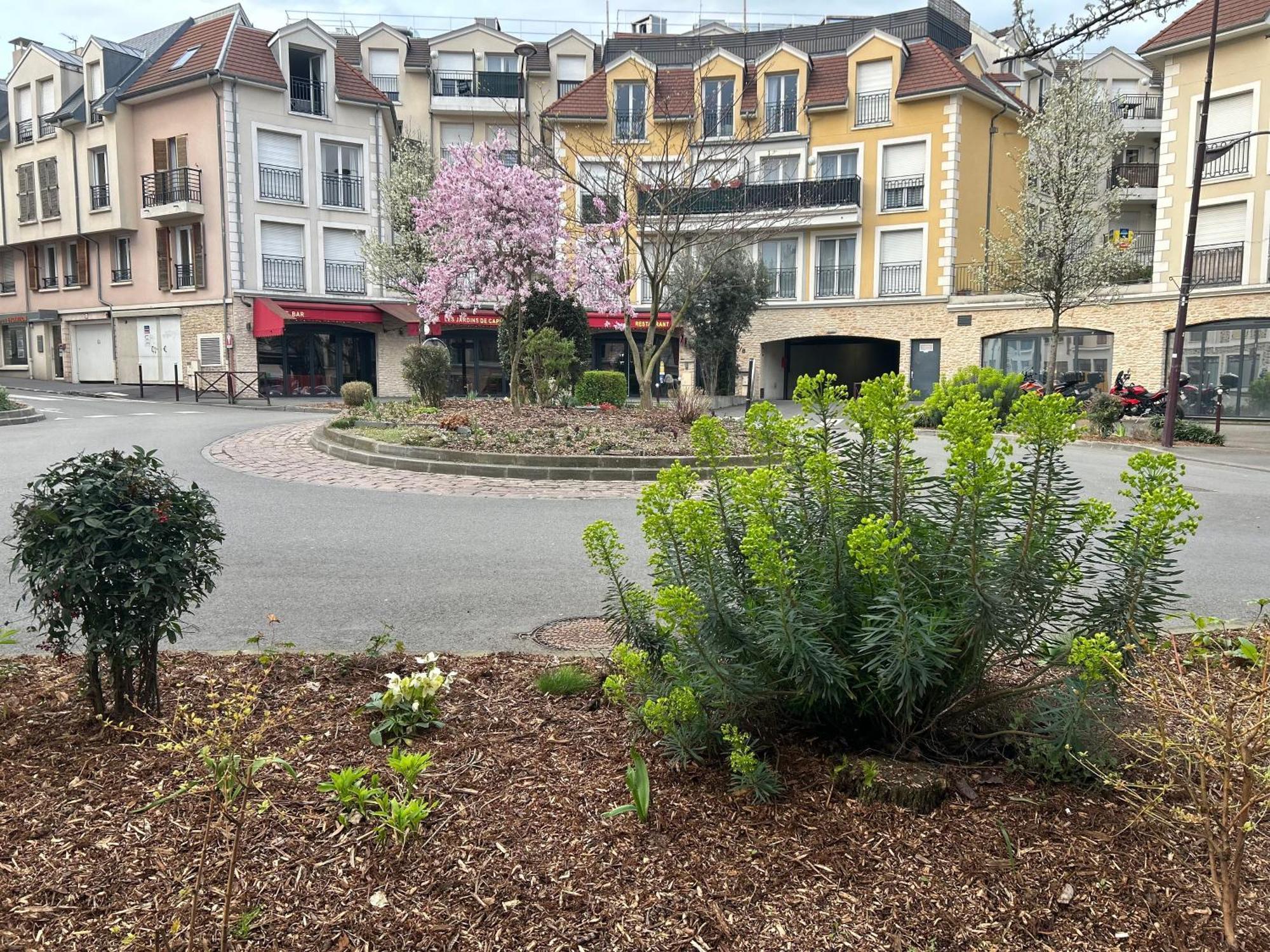 Apartment Spacieux 4 Personnes Avec Terrasse Privee & Bureau - Gare A 4min, Paris En 30min *